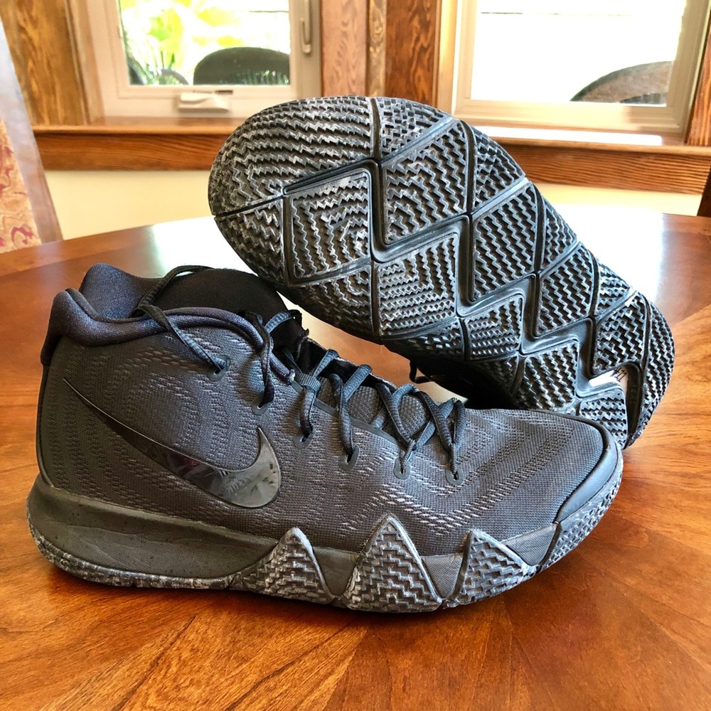 Nike Kyrie 4 Blackout Men’s Size 9